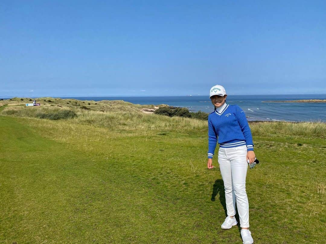 河本結さんのインスタグラム写真 - (河本結Instagram)「. USLPGA 再開　３戦目。 #ladiesscottishopen  私はここ、スコットランドにきております🏴󠁧󠁢󠁳󠁣󠁴󠁿 Nice to meet you Scotland🏴󠁧󠁢󠁳󠁣󠁴󠁿少し肌寒いです❄️ . ゴルフ場は、ザ・ユナイテッドキングダムって感じの リンクスコース⛳️ まずは、精一杯たのしんできたいと思います！！ . USLPGA ASI Ladies Scottish Open. This week, I’m here in Scotland! First time visiting Great Britain🇬🇧 Very nice to meet you, Scotland🏴󠁧󠁢󠁳󠁣󠁴󠁿 It's a bit chilly out here. The course looks gorgeous, it’s one of those links courses that I always wanted to play. Looking forward to my first tournament in Scotland! . #🏴󠁧󠁢󠁳󠁣󠁴󠁿 #ホテルとゴルフ場以外一切外にでられません #選手とキャディーさんの位置情報徹底管理されております #ウーバーイーツ信者 #タイ料理どの国でも美味しい説 #golf#uslpga#fescue#bunker」8月12日 23時33分 - kawamotoyui_official