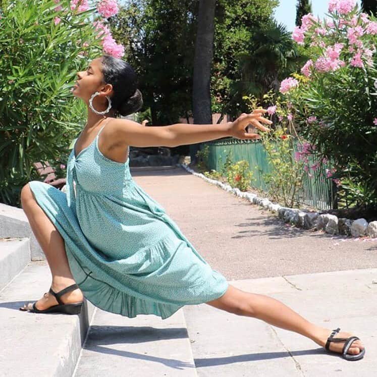 のインスタグラム：「How wonderful to be whisked away by @melodie.danse - an incredibly talented French ballerina. Look out for her in the future 💫 Wearing our huge Gabriella Hoop - #slowfashion hand stitched earrings, crafted with skill and love. Available in several colour options.  #ballerinasofinstagram #hugehoops #largehoopearrings #artisanjewellery #artisanjewelry #largehoops」