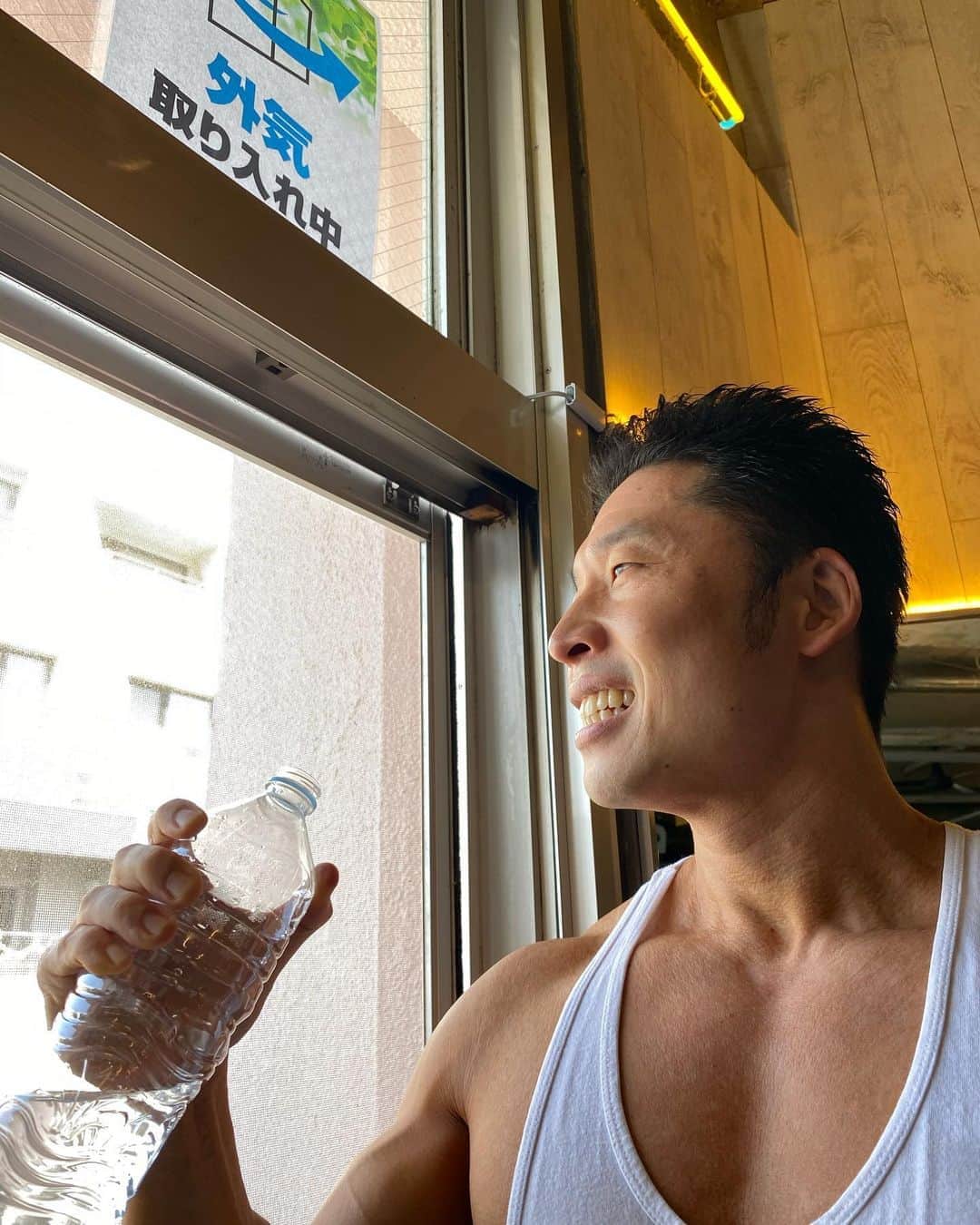 なかやまきんに君さんのインスタグラム写真 - (なかやまきんに君Instagram)「#なかやまきんに君 #こんにちは #暑い日が続きます #水分はしっかり摂りましょう #笑いは取らないですが水分は摂ります #キャー確かに笑い取れてないけどステキー #なぜか消えてたので再投稿  撮影協力 #ゴールドジムサウス東京」8月12日 23時36分 - nakayama_kinnikun