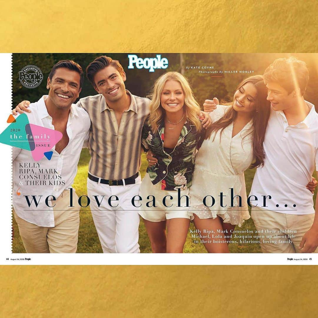 ケリー・リッパさんのインスタグラム写真 - (ケリー・リッパInstagram)「Looks like my Christmas card came early 💛 The new family issue of @People Magazine hits stands nationwide this Friday ✨」8月12日 23時37分 - kellyripa