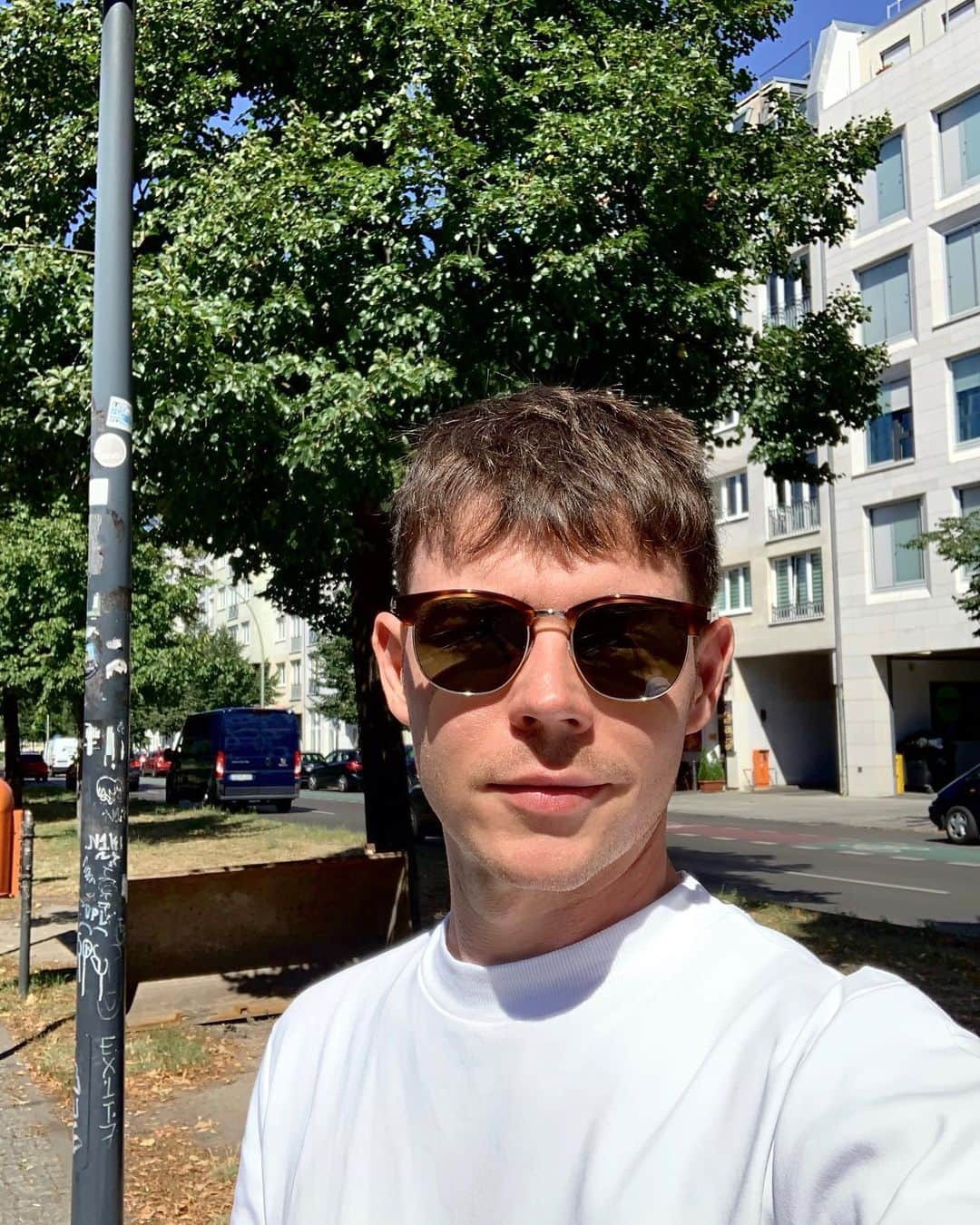 ゲオルク・リスティングのインスタグラム：「Sunny #berlin 🤗」