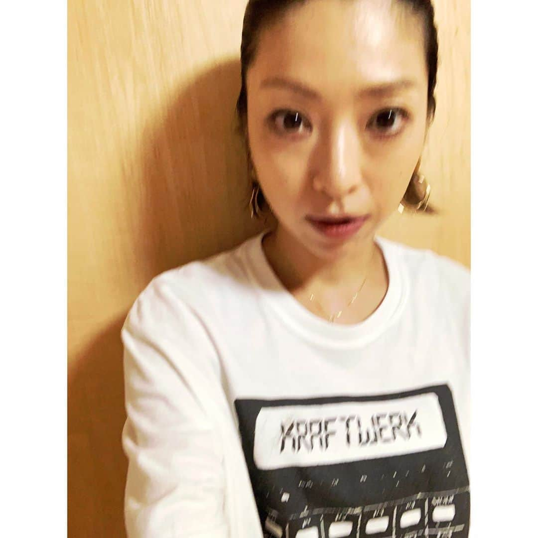 kainatsuさんのインスタグラム写真 - (kainatsuInstagram)「本日のTシャツ。おやすみー❤︎  #kraftwerk」8月12日 23時42分 - natsugram_life