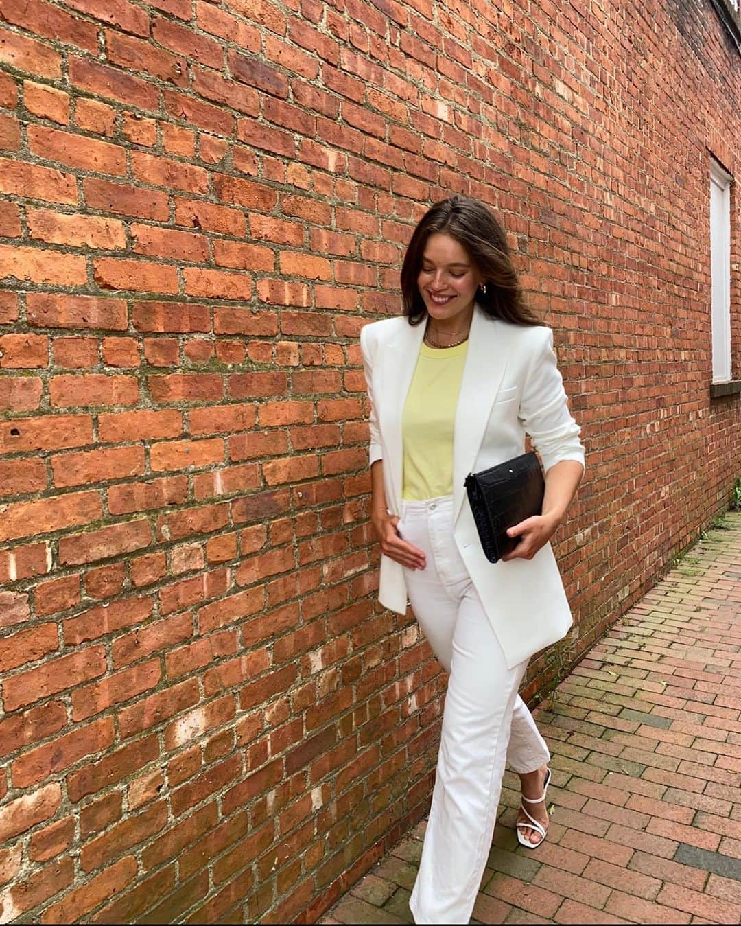 エミリー・DiDonatoさんのインスタグラム写真 - (エミリー・DiDonatoInstagram)「A blazer, heels, my @montblanc bag and a positive attitude is all I need to get things done today 🏃🏻‍♀️ #whatmovesyoumakesyou」8月12日 23時45分 - emilydidonato