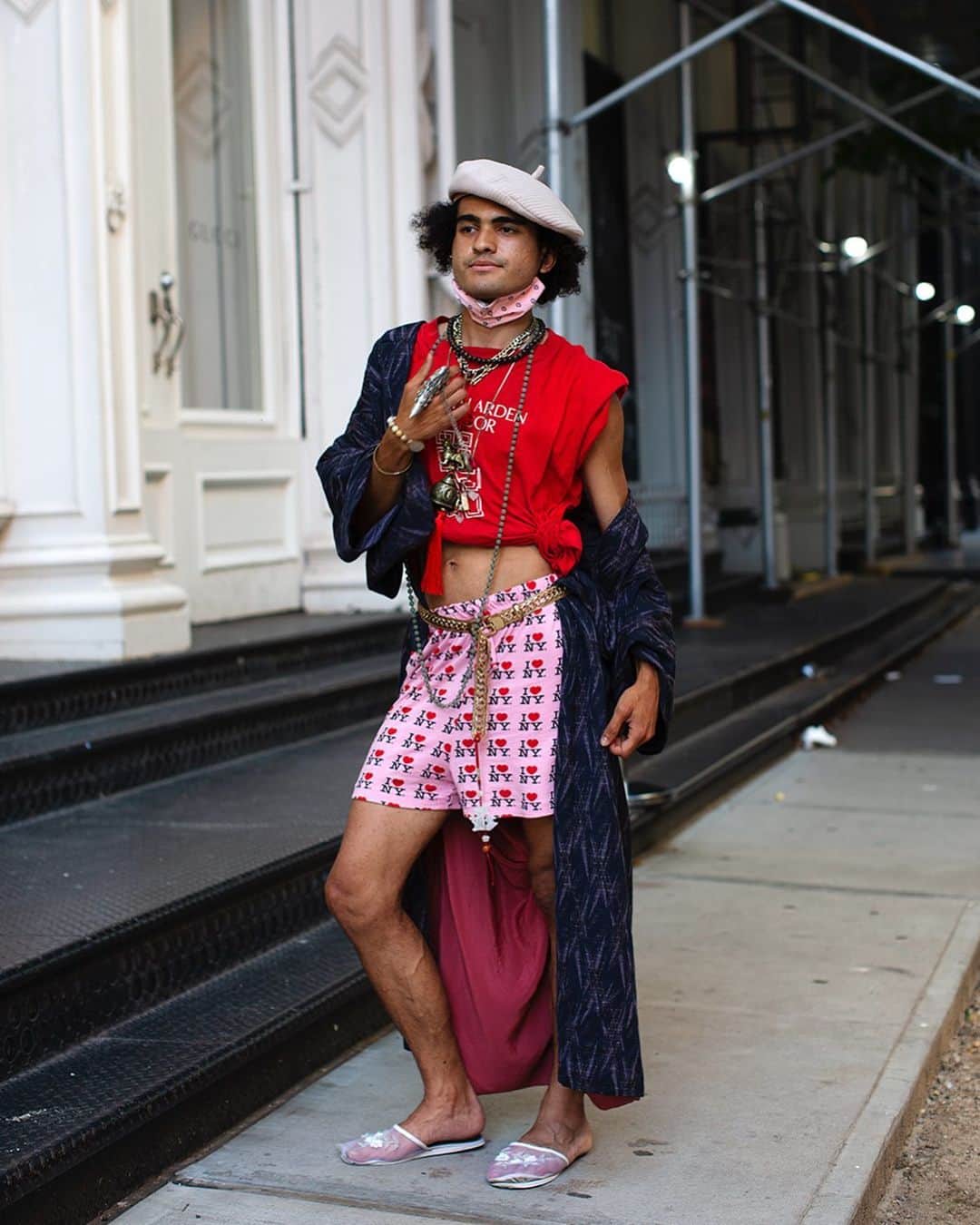 のインスタグラム：「Waiting for his interview at @gucci, Wooster St., NYC」