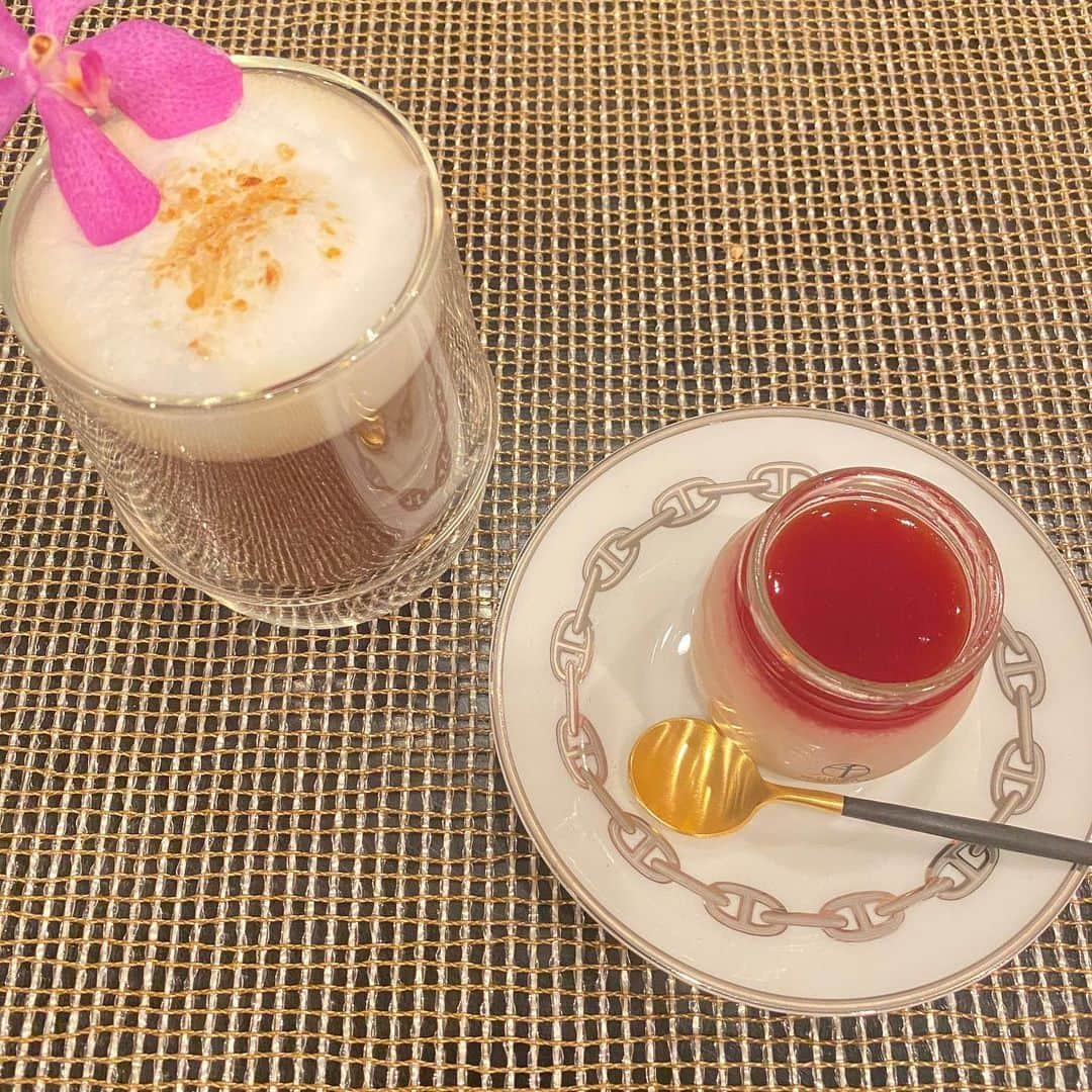 西萌葉さんのインスタグラム写真 - (西萌葉Instagram)「#銀座千疋屋 🍮🌺」8月13日 11時06分 - moeha_nishi