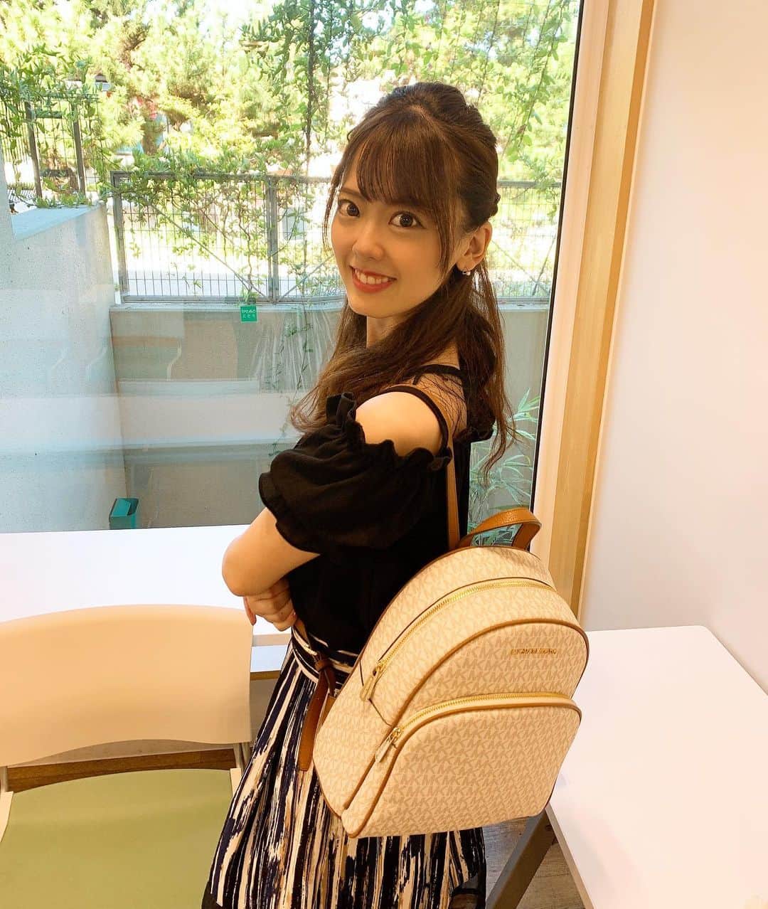 のインスタグラム：「・ ・ ・ MICHAEL KORSのリュック🎒！！ 可愛くてお気に入り♡ ・ ・ ・ #michaelkors #rucksack #myfavorite  #マイケルコース #mk #最近のお気に入り」