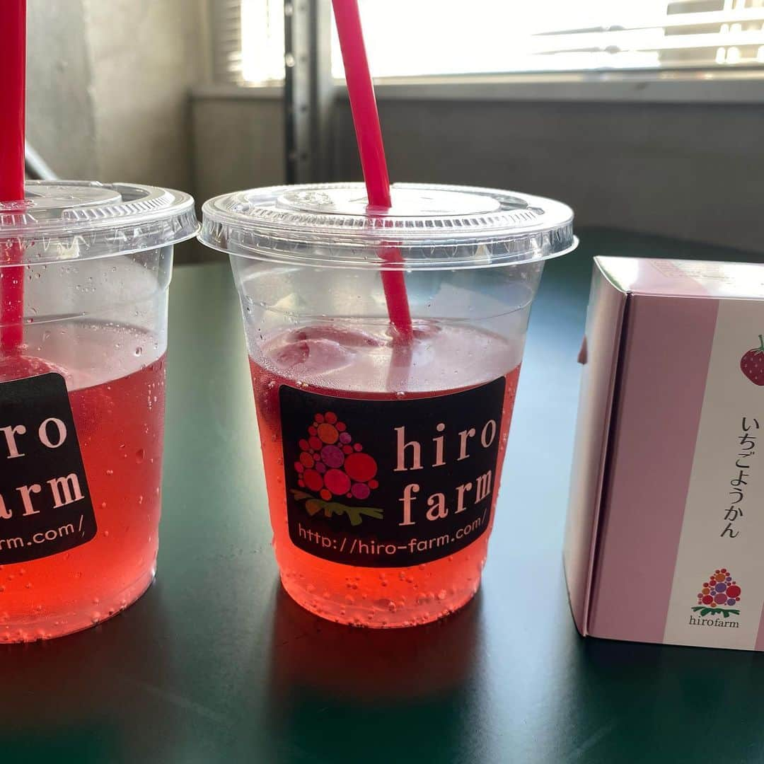 ミュウさんのインスタグラム写真 - (ミュウInstagram)「本日　いちご農家　hiro farm様御出店されています！イチゴのカクテルなんかもあります🍓 最高に美味しいです！  新宿駅から徒歩2分　FOOD HALL BRAST! TOKYO （東京都渋谷区代々木2-7-2）前のオープンテラスにスイーツのキッチンカーを一台毎週募集開始します！！ 購入者様はこちらの店内で飲食可能です！トイレ、Wi-Fi仕様可！ お問い合わせ下さい(^^) #フードトラック #キッチンカー　 #募集 #新規募集 #和っしょいJAPAN #出店情報ナビ」8月13日 9時52分 - myumyugreen