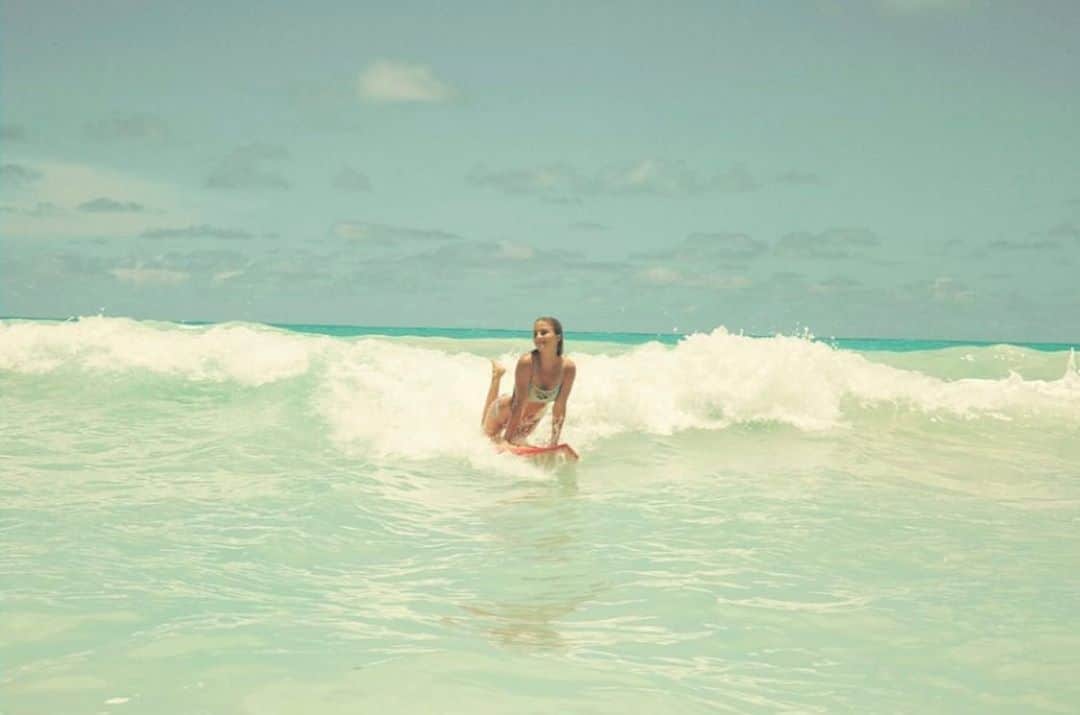 SURFER'S Diane / サーファーズダイアンさんのインスタグラム写真 - (SURFER'S Diane / サーファーズダイアンInstagram)「夏本番！太陽をたくさん浴びて幸せ。 しっかり食べて、夜はよく寝て、毎日海に出かけるの。 . .  #stayhome #beauty #botanical #ethical #festival #running #osean #outdoor #sea #sports #surf #surfersdiane #surfgirl #surfing #surfstyle #swim #sustainable #sustainablelife⠀⠀⠀⠀⠀⠀⠀⠀⠀ #夏 #エシカルコスメ #サステナブル #サステナブルライフ #サーファーズダイアン #サーフボード #ミュージック #ナチュラルライフ #ビーチ #浜辺 #アウトドア #海」8月13日 9時52分 - surfersdiane