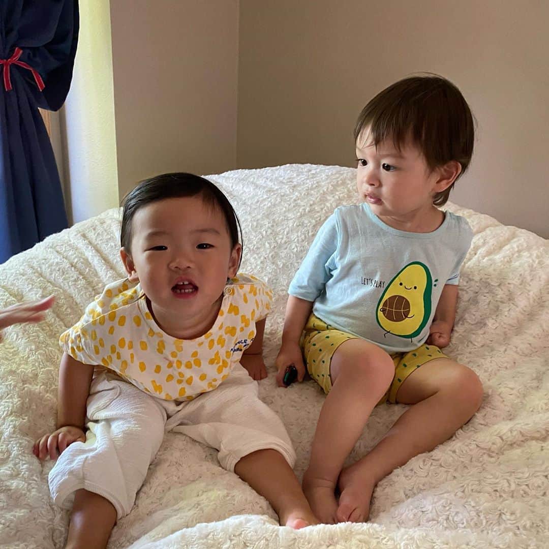 ヘリム・パクさんのインスタグラム写真 - (ヘリム・パクInstagram)「- 남자친구둘 사이에 끼어서, 제일 신나게 논 리아👶🏻😅 @luv_gene 이모 둘째동생 낳고 또 놀자💛 . . . #리아 #황금개띠 #시애틀맘」8月13日 9時59分 - iam_hyepark