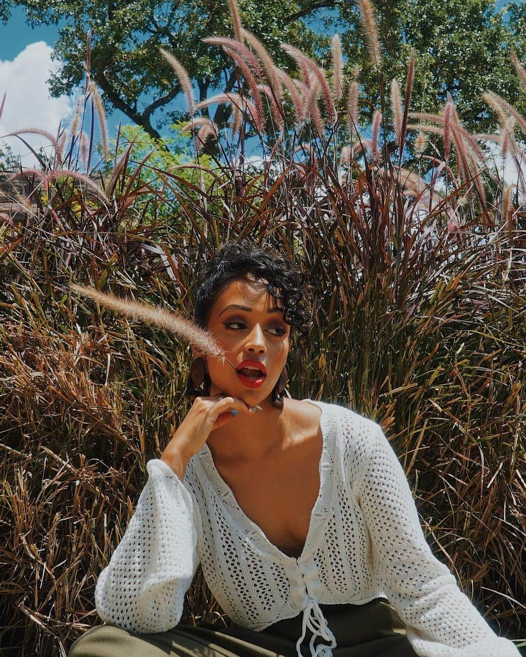 リザ・コッシーさんのインスタグラム写真 - (リザ・コッシーInstagram)「just a garden gnome at home」8月13日 10時06分 - lizakoshy