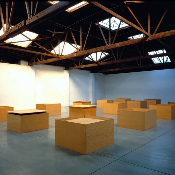 デレク ラムのインスタグラム：「Excellence is not an option, it is an obligation. Even simple plywood, in a well considered and beautifully proportioned form, is transformative and becomes something more than the sum of its parts. It is deeply satisfying to the soul. #donaldjudd @diaartfoundation #imissseeingart」