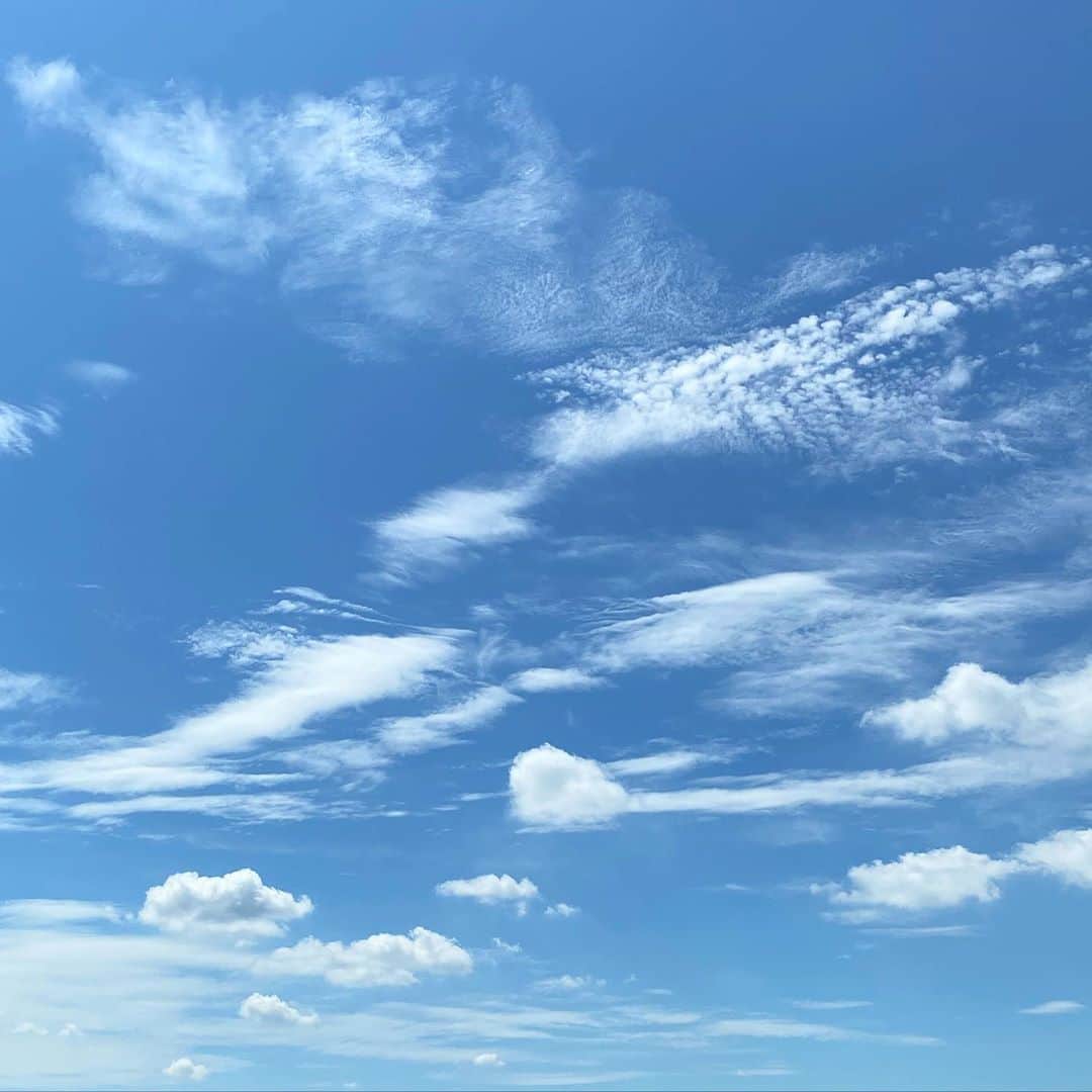 エドツワキさんのインスタグラム写真 - (エドツワキInstagram)「今朝の雲は遊んでる」8月13日 10時28分 - ed_tsuwaki