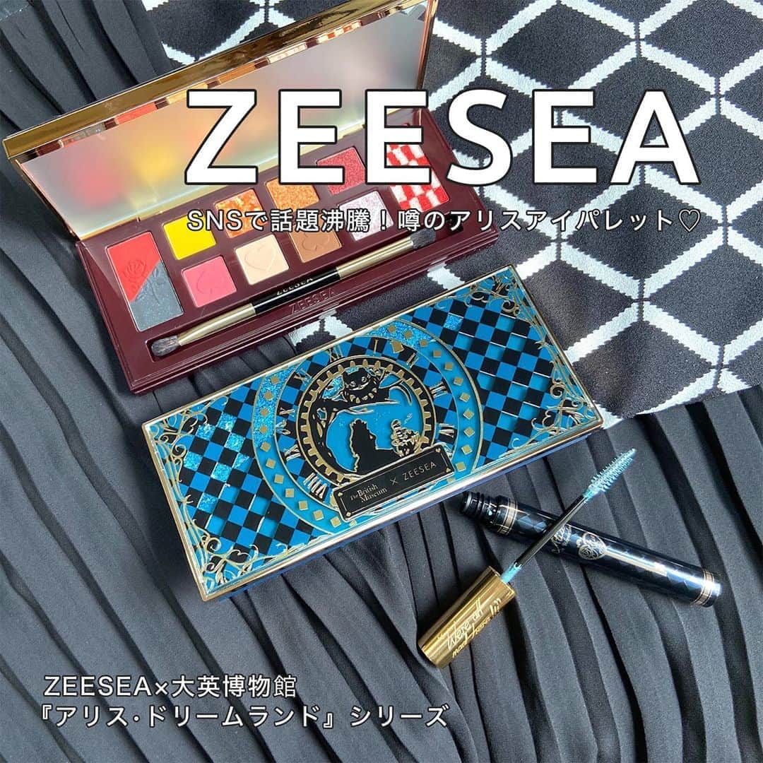 FAVOR【フェイバー】のインスタグラム：「ZEESEA最新作✨ 大英博物館との共同企画『アリス・ドリームランド』が可愛すぎると話題😍 . 最近人気が高まってきている中国コスメの中でも、重厚感のあるパッケージと色鮮やかな色彩、豊富な質感でコスメ好きさんを中心に人気が高まってきている「ZEESEA(ズーシー)」。 . そんなZEESEAの最新作はロンドンの大英博物館と共同で立ち上げた、クールで大胆な配色が美しいアリスシリーズ🎀✨ . ☑️ZEESEA X 大英博物館 『アリス・ドリームランド』シリーズ　１２色アイシャドウパレット / 全2種 / 各3,800円(税抜) -不思議の国のアリスからインスパイアされた様々な質感のアイシャドウがセットに💗 . ☑️ZEESEA X 大英博物館 アリスシリーズマスカラ / 全3種 / 各1,709円(税抜) -ZEESEAはアイシャドウだけでなく、発色・カールキープが優秀なマスカラもあるんです♡アイシャドウに合わせて使いたくなるマスカラも要チェック😌 . #ZEESEA #ズーシー #アリスドリームランド #大英博物館 #コラボコスメ #アイシャドウ #アイシャドウパレット #マスカラ #ラメアイシャドウ #ラメマスカラ #パケ買いコスメ #中国コスメ #新作コスメ #新作紹介 #コスメ好きさんと繋がりたい #コスメ #コスメマニア #最新コスメ #話題のコスメ #スウォッチ」