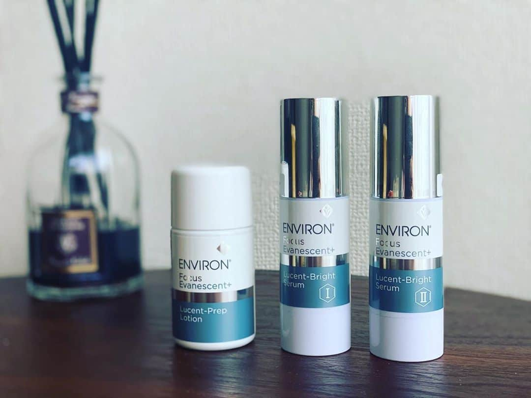 秋本祐希さんのインスタグラム写真 - (秋本祐希Instagram)「new skincare items✨ お肌が安定してきたので いつもの @environ_jp シークエンスシリーズに ホワイトニングをプラス☺︎ ルーセントプレップローション&ブライトセラム このシリーズ Dr.が25年かけて誕生したんだそう✨ 一回の施術で効果を感じたから 使い続けるのが楽しみ❤︎ 家の中でも 日中の日焼け止めも忘れずに☺︎ 熱中症にも気をつけましょう☀️ #environ #エンビロン #skincare #スキンケア #ホワイトニング #whitening #ブライトニング」8月13日 10時43分 - ayuuki0908