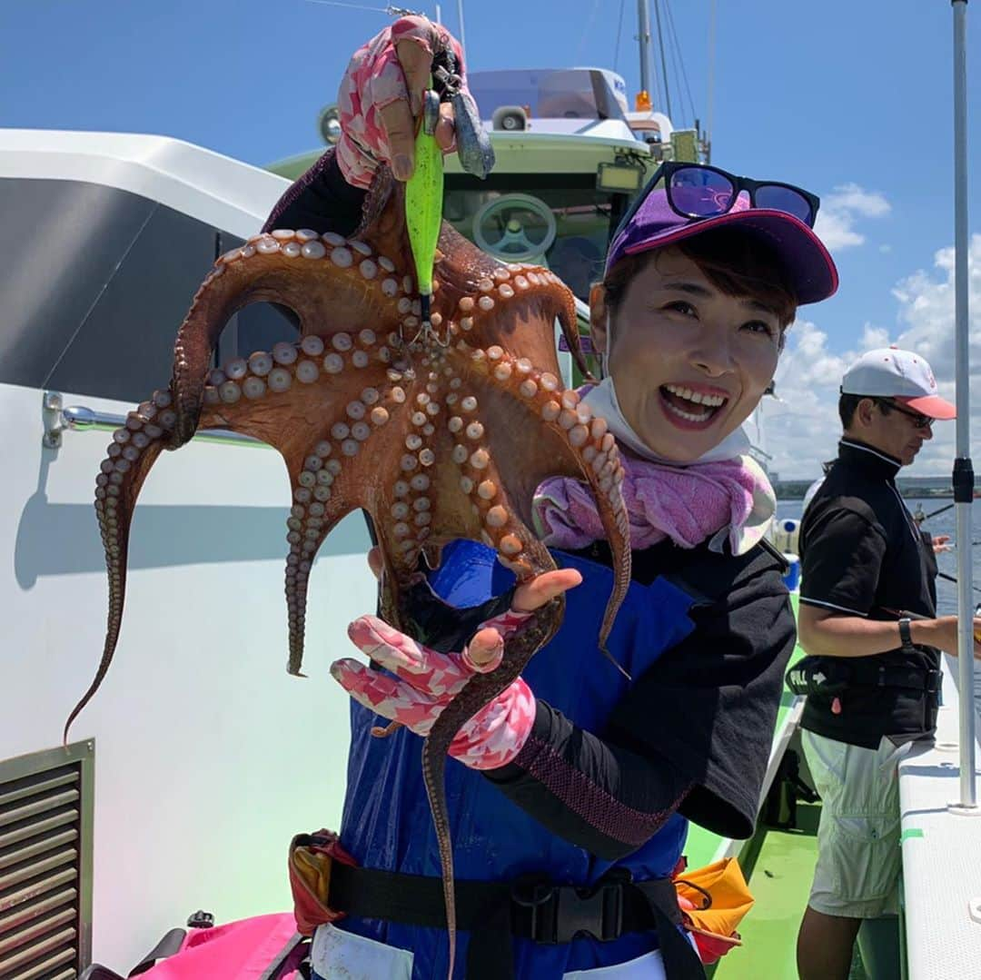 川目梢のインスタグラム：「🌼きょうのサンスポ🌼 船宿『内木丸』マダコ釣りだよん🐙🐙🐙✨  スーパー中乗りさん編 恵木さん特集とな❤️  〝恵木明神の守りダコ〟 コレ👆内木丸乗った時は必ず予約したほーが良いことを知った。 ぜったいに‼️  ぜひ見てね❤️  #船橋 #内木丸 #マダコ #タコ #タコ釣り #釣り #スーパー中乗りさん #釣り好きな人と繋がりたい #釣りガール #釣りガール #釣り女子 #釣り好き #釣りスタグラム」