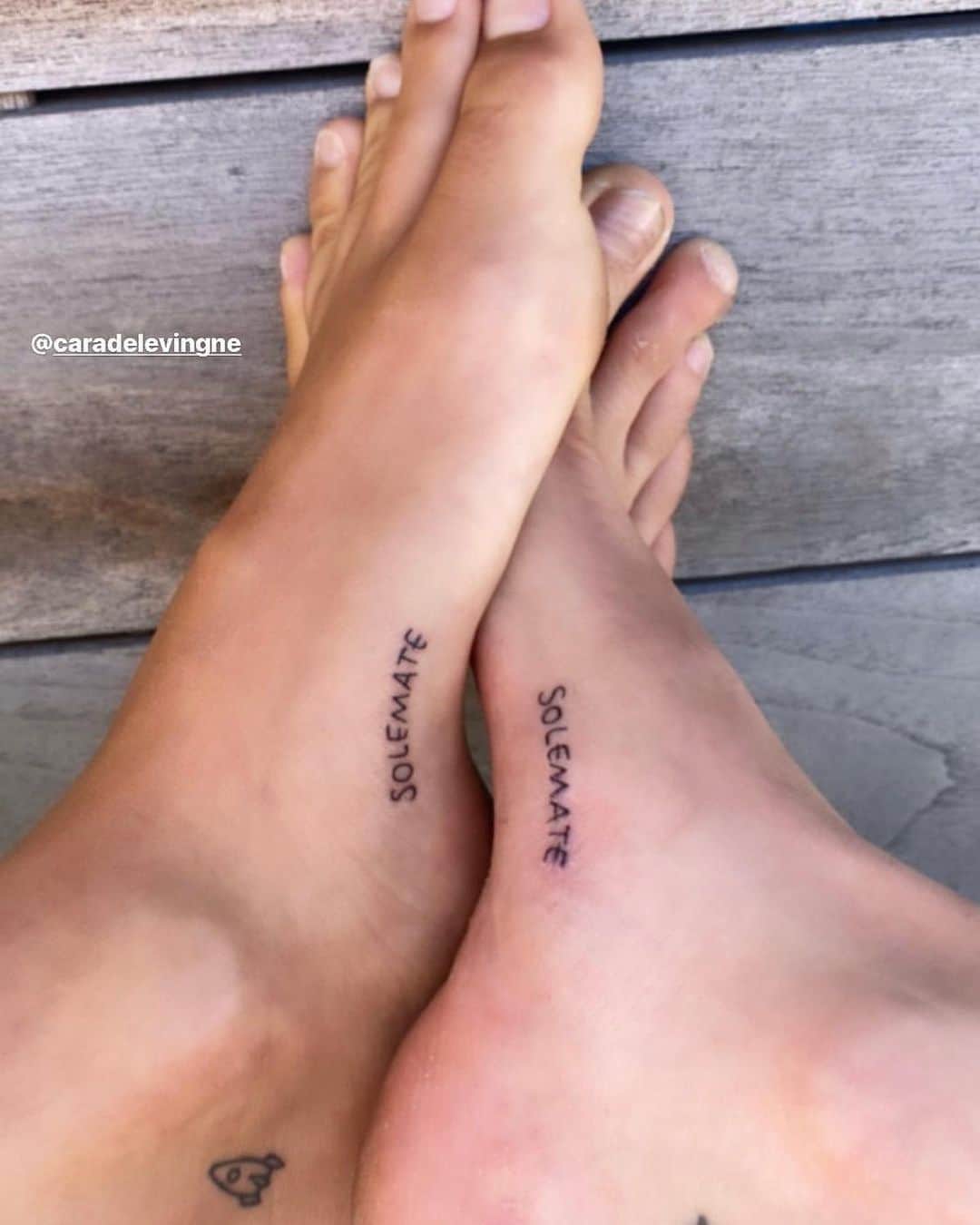 Just Jaredさんのインスタグラム写真 - (Just JaredInstagram)「@kaiagerber and @caradelevingne just got matching tattoos on their feet: “solemates!” #KaiaGerber #CaraDelevingne Photos: Instagram, Splash」8月13日 10時51分 - justjared