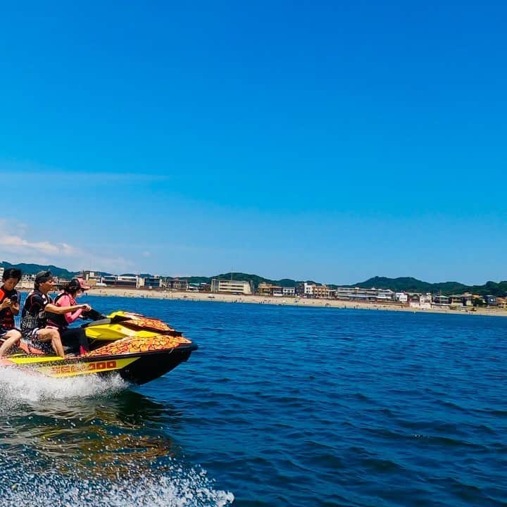 マイケル富岡のインスタグラム：「UFO eats…ヤキソバン号 マッハエクストリームにてUFOをお届け中♡ wanna ride? #nojetnolife #seadoo #pwc #beach #surf #cruise #mybabe #actor #actorslife #shooting #drone #マイケル富岡 #ヤキソバン #俳優 #タレント #撮影 #ドローン #海 #ジェット #湘南 #鎌倉 #江ノ島 #由比ヶ浜 #材木座 #ronherman #malibufarm #malibuhotel #kamakurajetter #drone.shun #gopro #dji」