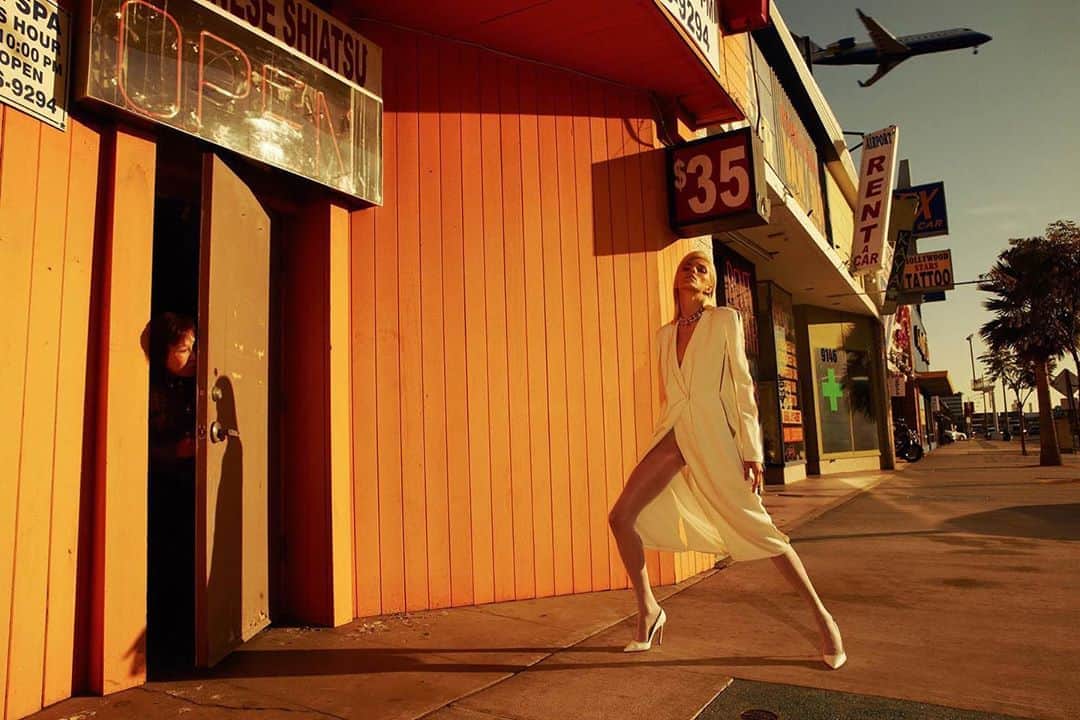 アニヤ・ルービックのインスタグラム：「When in LA with @_glen_luchford for @selfservicemagazine」