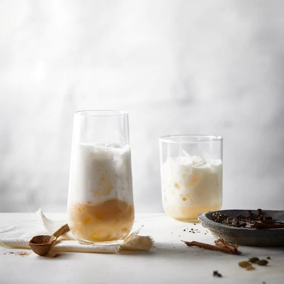 Vitamix Global Headquarters Real foodさんのインスタグラム写真 - (Vitamix Global Headquarters Real foodInstagram)「We’re chai-hard fans of this latte ☕ • 📸: Chilled Chai Latte recipe link in bio. • #vitamix #myvitamix #recipes #vitamixrecipes #chailatte #chai #latte #drinkrecipes #coffee」8月13日 2時10分 - vitamix