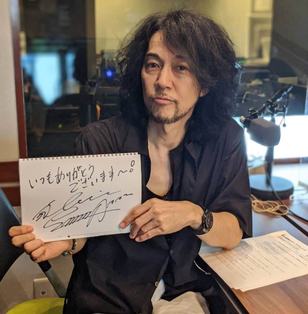 坂本美雨のディア・フレンズさんのインスタグラム写真 - (坂本美雨のディア・フレンズInstagram)「8/13（木）#ディアフレンズ ﻿﻿ ゲスト・・・・・﻿ brainchild’sの#菊地英昭 さん。﻿ ﻿ 菊地英昭さんがプロデュースする120%自由な﻿ プロジェクト！🎸 新曲「Set you a/n（セッチューアン）」折衷案！⁉️😵﻿ 歌詞を聞いていると英語表記なのか日本語表記なのか、﻿ ちょっと頭が混乱！？﻿ ﻿ 【#森永乳業 #CafeTalk】最近はじめて〇〇したことは❓﻿ ﻿ #brainchilds﻿ #渡會将士 #FoZZtone﻿ #神田雄一朗 #鶴﻿ #岩中英明﻿ #MAL﻿ #THEYELLOWMONKEY﻿ #イエモン﻿ #折衷案﻿ #代替案﻿ #坂本美雨 #MiuSakamoto﻿ #ディアフレンズ﻿ #tokyofm #JFN﻿ #今日のひとこと #全国38局ネット﻿ #radiko #radikoタイムフリー」8月13日 2時24分 - dearfriends80