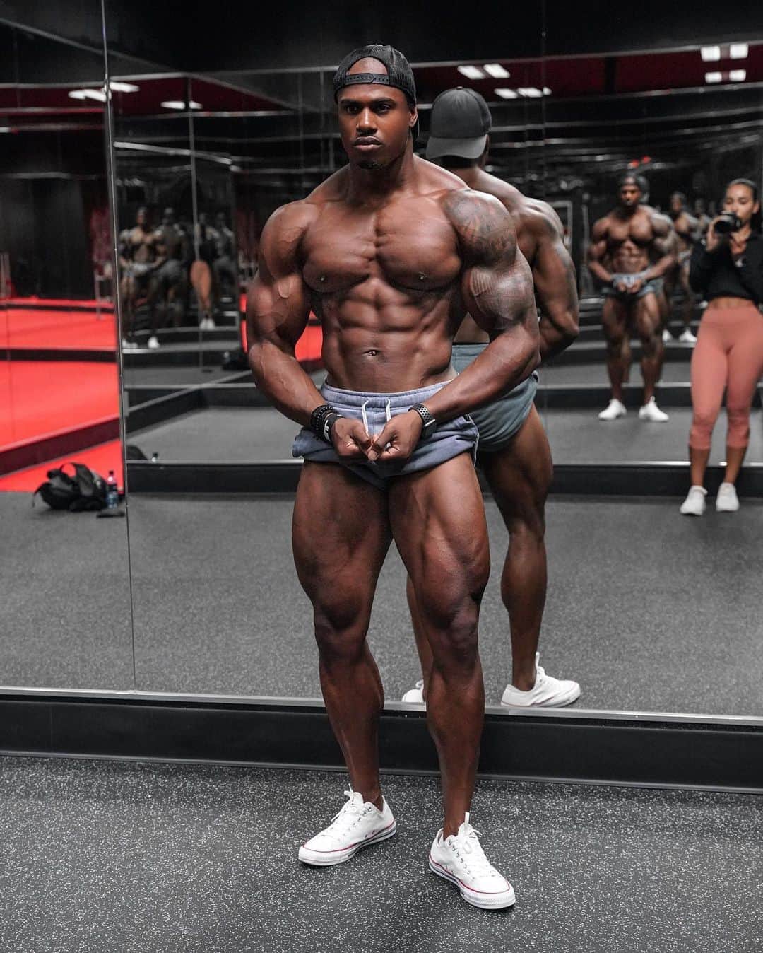 Simeon Pandaさんのインスタグラム写真 - (Simeon PandaInstagram)「My first love when it comes to bodybuilding is the training, that’s what I thrive on, and it’s weird because if you have no plans whatsoever on competing, some would really struggle to comprehend why you would go so hard in the gym on a daily basis. There’s just an unrivalled satisfaction we get from throwing weight around right? ⁣ ⁣ This of course effects my training style, with my focus always being divided between improving strength and improving my physique, hence I perform high volume pyramids, which allow me to get the best of both worlds. ⁣ ⁣ I could be wrong, but I think my approach to bodybuilding of loving the actual training process more, with the physique building coming in second, contrary to the norm. ⁣ For many ‘bodybuilders’ (and I mean just bodybuilders, as there is no ambiguity regarding a powerlifter/strongman’s intentions) the prime goal is building the physique. ⁣ ⁣ Don’t misunderstand what I am saying, I am proud of my physique and enjoy making improvements, but had my enjoyment from the ‘process’ not been so great, my physique would have never reached its current status. I don’t think a sole desire of wanting to build a physique, would have motivated and continue to drive me to smash weights, day in day out for 20yrs. ⁣ ⁣ Which side do you lean towards more? ⁣ Are you all about the training? Or is it just a means to an end?⁣ ⁣ I want to help you train! Visit my YouTube Channel: YouTube.com/simeonpanda for FREE diet tips and training routines, or download programs at 📲 SIMEONPANDA.COM⁣⁣⁣ Follow @innosupps InnoSupps.com⚡️ for the supplements I use👌🏾⁣ ⁣ #simeonpanda」8月13日 2時38分 - simeonpanda