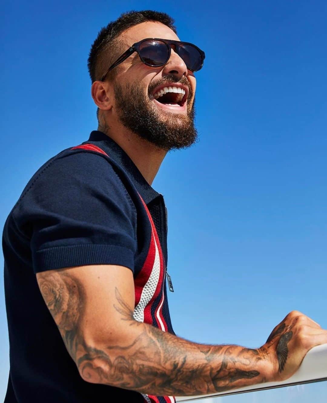のインスタグラム：「@Maluma looking good in a Ben Sherman Classic.」