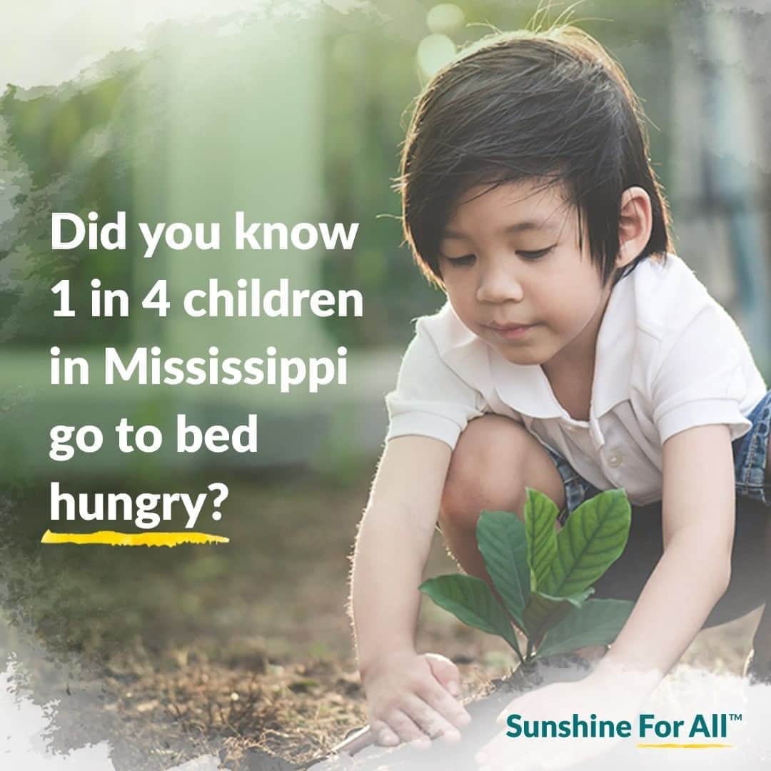 Dole Packaged Foods（ドール）のインスタグラム：「We're celebrating #InternationalYouthDay today and every day by partnering with the Boys and Girls Club in Central Mississippi to address the issue of childhood hunger in Mississippi. #DidYouKnow 1 in 4 children in Mississippi go to bed hungry? Learn about how we're helping increase access to good nutrition at the link in our bio.」
