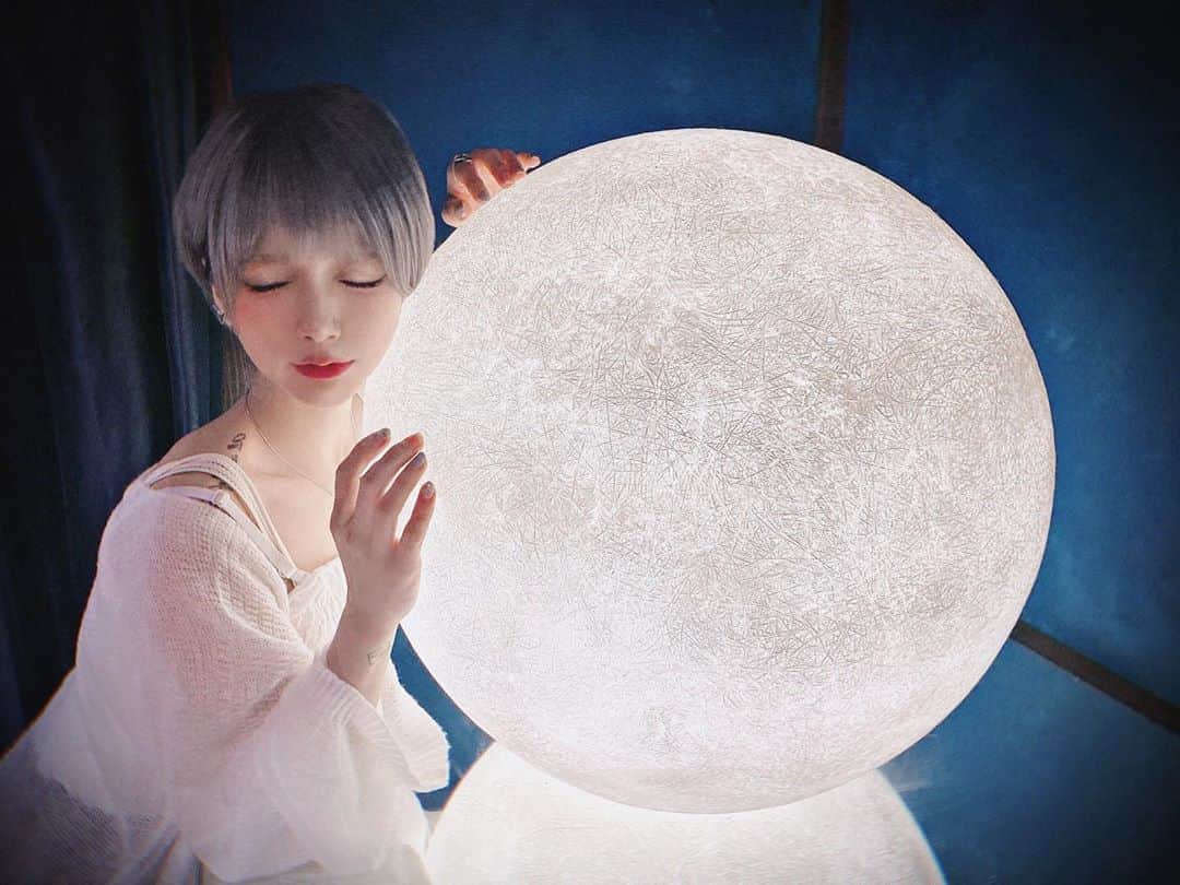 病夢やみいのインスタグラム：「🌘🌗🌖🌕🌔🌓🌒 #sweetdreams😴  #gn#moon#tattoogirl」