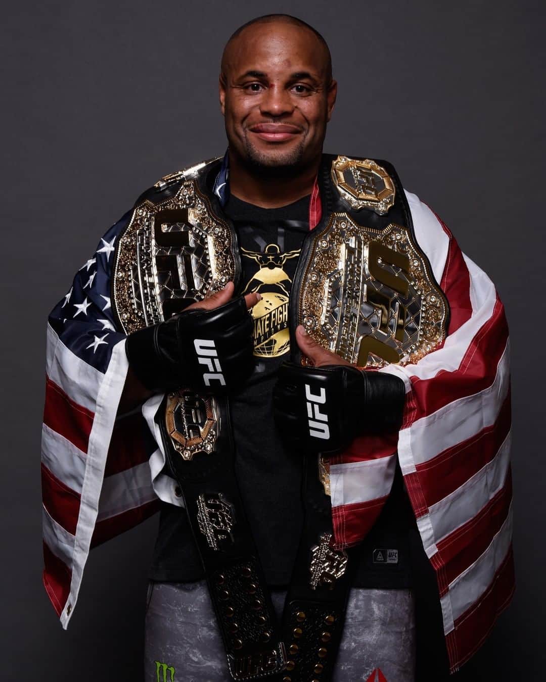 UFCさんのインスタグラム写真 - (UFCInstagram)「One last dance! How will @DC_MMA be remembered? 🏆🏆   [ #UFC252 PPV link in bio ]」8月13日 3時03分 - ufc