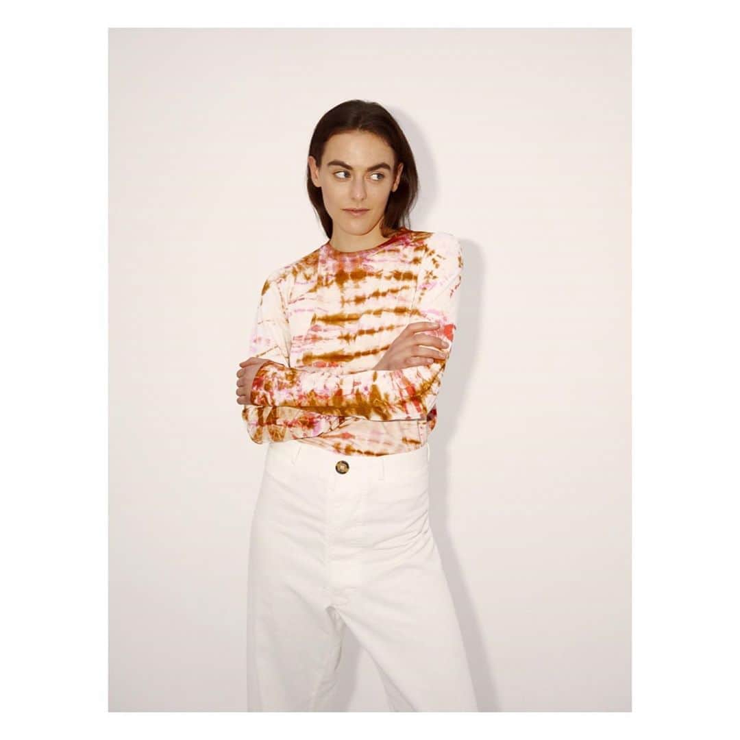 のインスタグラム：「Daphne 🧡💛💗🤎🤍 #Augustwardrobe#favorite #theclassicwhitepants #tailoredforawoman」