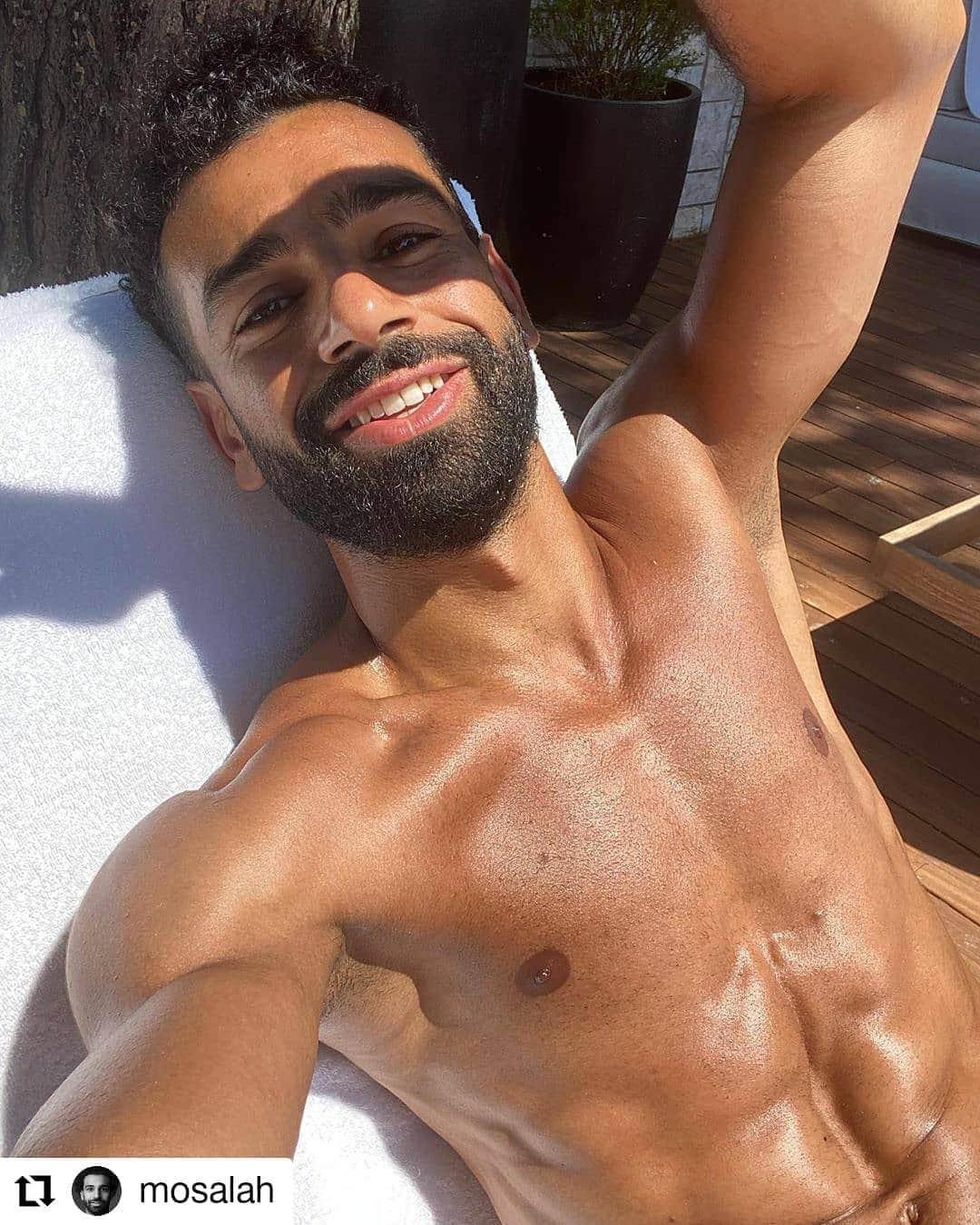 リヴァプールFCさんのインスタグラム写真 - (リヴァプールFCInstagram)「Enjoying the sun 😎👑 #Repost @mosalah ・・・ ☀️☀️」8月13日 3時58分 - liverpoolfc