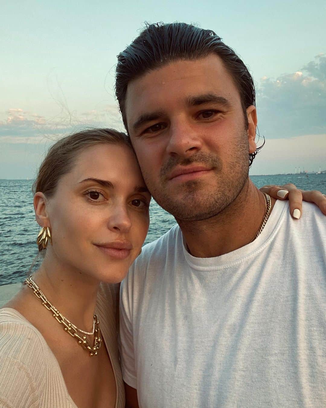 ペニーレ・タイスベックのインスタグラム：「Forever yours, forever mine, forever us💘」