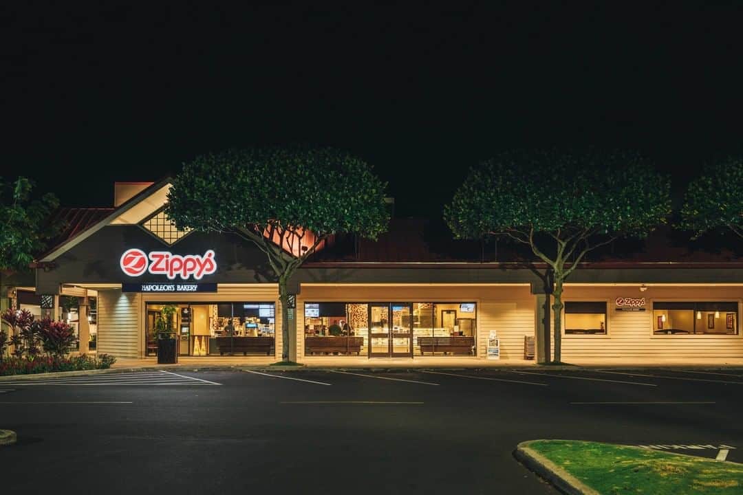 Zippy's Restaurantsのインスタグラム：「Today, we welcome you folks back to Zippy’s Mililani restaurant dine-in service. It’s Zip Min time in Mills! #yenedekine」
