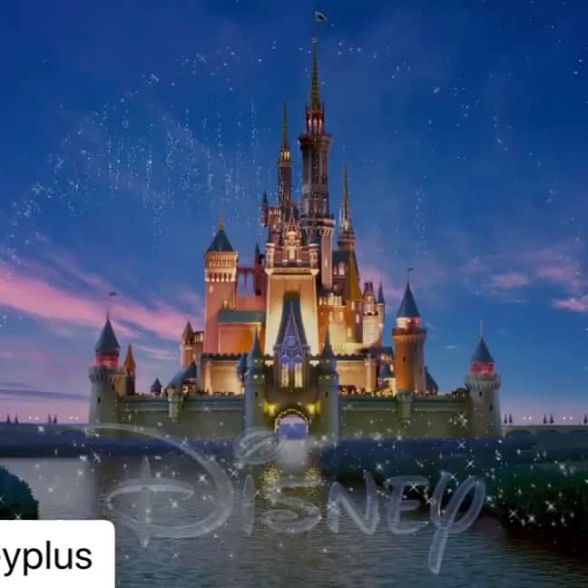 ロッチェル・エイツのインスタグラム：「#Repost @disneyplus with @make_repost  I worked on this movie back in 2016! w/ @thenatemcintyre and @lonniechavis. :)  The real trick is to believe. Magic Camp is streaming Friday, exclusively on #DisneyPlus.」