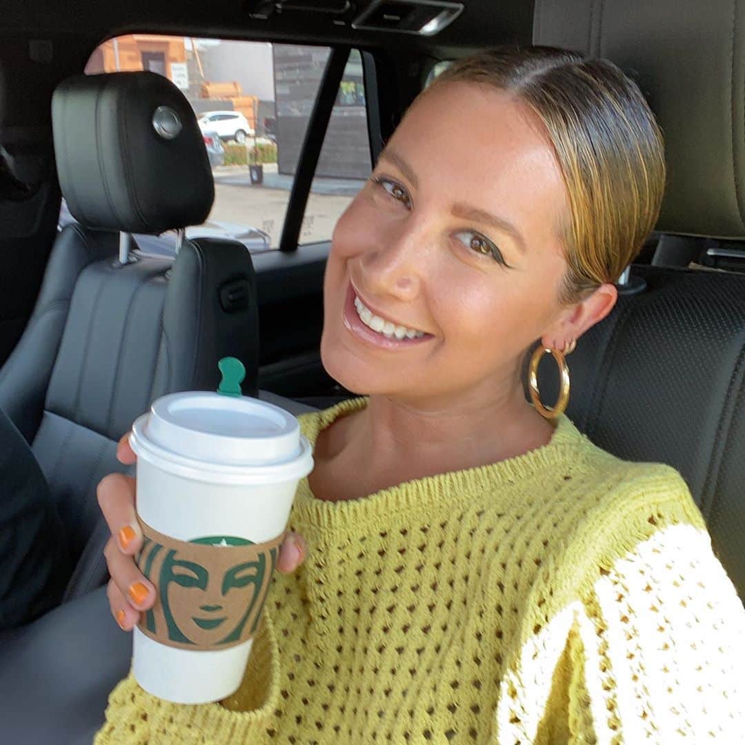 アシュレイ・ティスデイルさんのインスタグラム写真 - (アシュレイ・ティスデイルInstagram)「Love how easy it is to pick up coffee @starbucks using the Starbucks App. It’s so fast (I even picked up in the drive thru), and super delicious!! #StarbucksAmbassador」8月13日 4時08分 - ashleytisdale