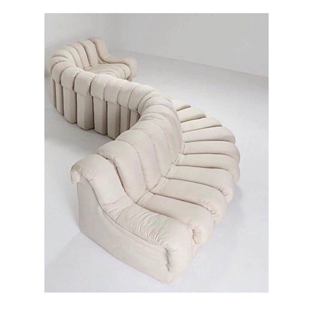 エレオノーラ・カリシのインスタグラム：「On my list - Ueli Berger 1972  #design #UeliBerger  #igotathingforchairs」