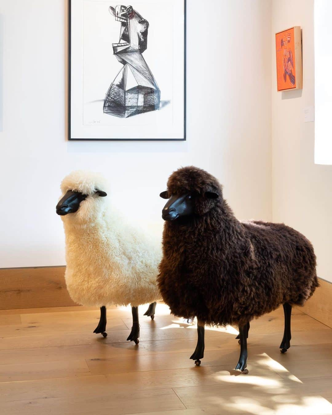 サザビーズさんのインスタグラム写真 - (サザビーズInstagram)「Miss seeing art in person? Don't be sheepish and stop by our East Hampton Gallery! Located on 66 Newtown Lane, our gallery brings together exceptional works of fine art, covetable jewelry and watches, and a significant selection of 20th century design, including François-Xavier Lalanne’s collectible flock of sheep — all available for immediate purchase.   Open Monday through Sunday from 11am – 6pm. #SothebysEastHampton #SothebysPrivateSales #lalanne」8月13日 5時12分 - sothebys