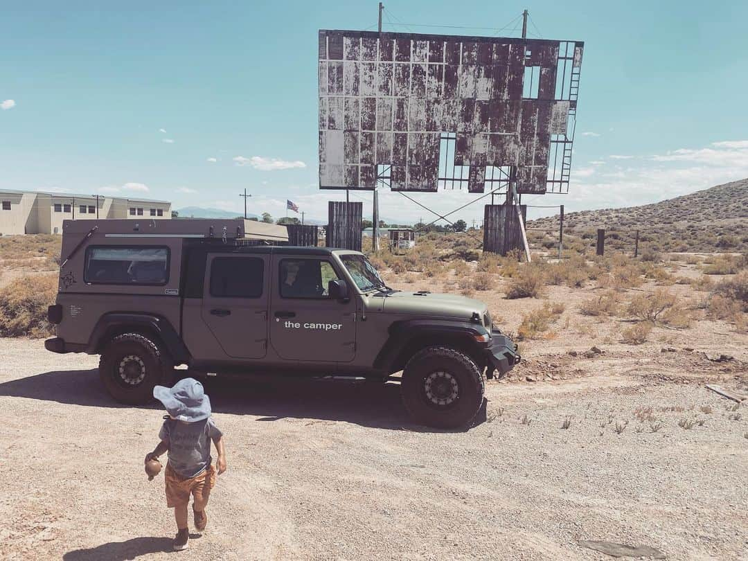 トローヤン・ベリサリオさんのインスタグラム写真 - (トローヤン・ベリサリオInstagram)「This last week was total paradise. Being able to bring our little family and friends on the road. To see the alien land that is the Great Salt Lake, the cracks of the Bonneville Salt flats, jump in the surprisingly cold lakes of Nevada, see shooting stars through the canopy of trees in Santa Cruz and wind down the rugged California coast felt like a dream. But we were wide awake. We did it, every mile. Safely and in style thanks to this beautiful Beast of a car.  @thecampercartel you guys are amazing. You made a this girl’s “drive in a wrangler, sleep on the road” dreams come true. We will definitely be right back. 📷 by @kaitjoseph (and some by me, but she’s way better at taking them)」8月13日 5時13分 - sleepinthegardn