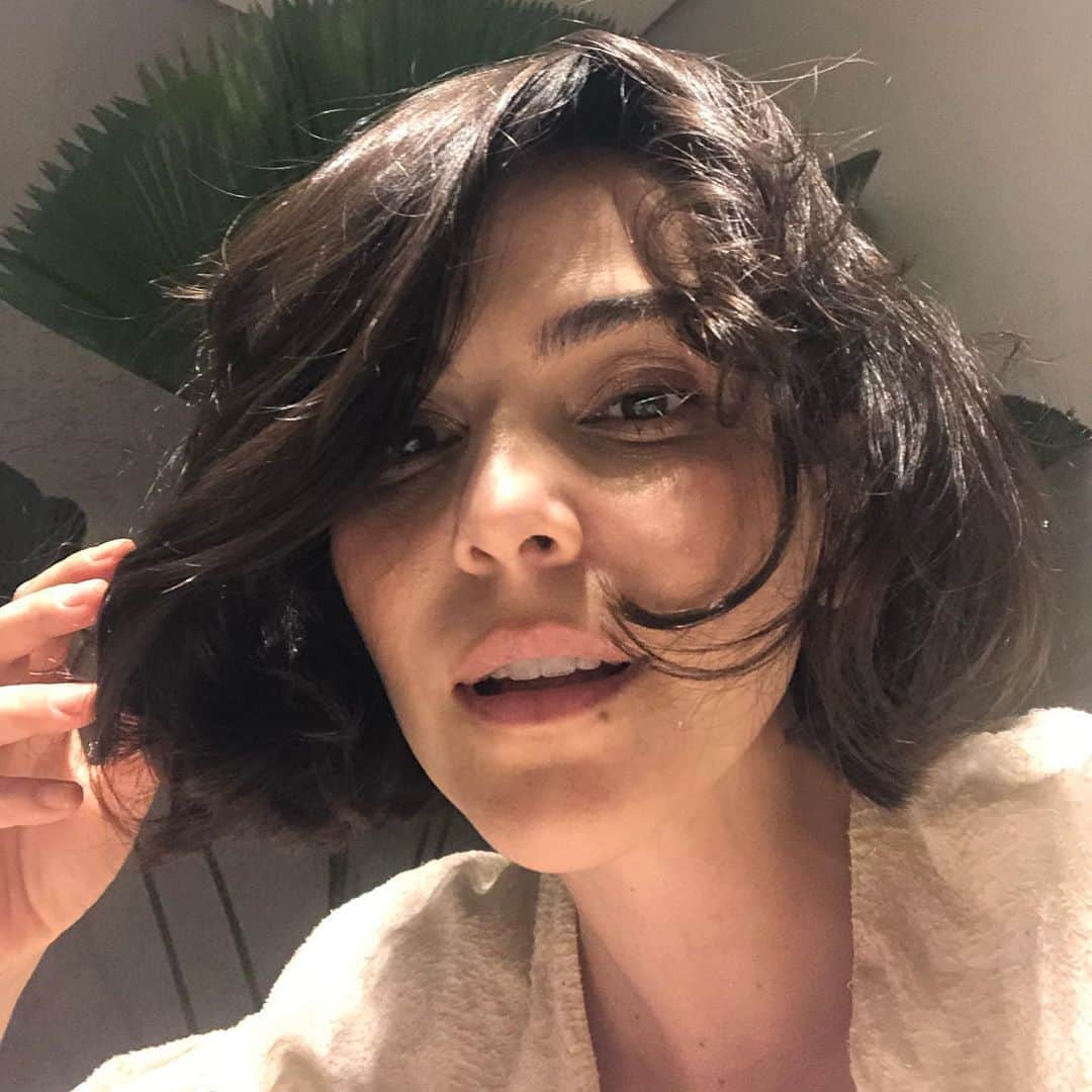 Tainá Müllerさんのインスタグラム写真 - (Tainá MüllerInstagram)「Sinto que nasci pra ter cabelo curto. E vc?」8月13日 5時17分 - tainamuller