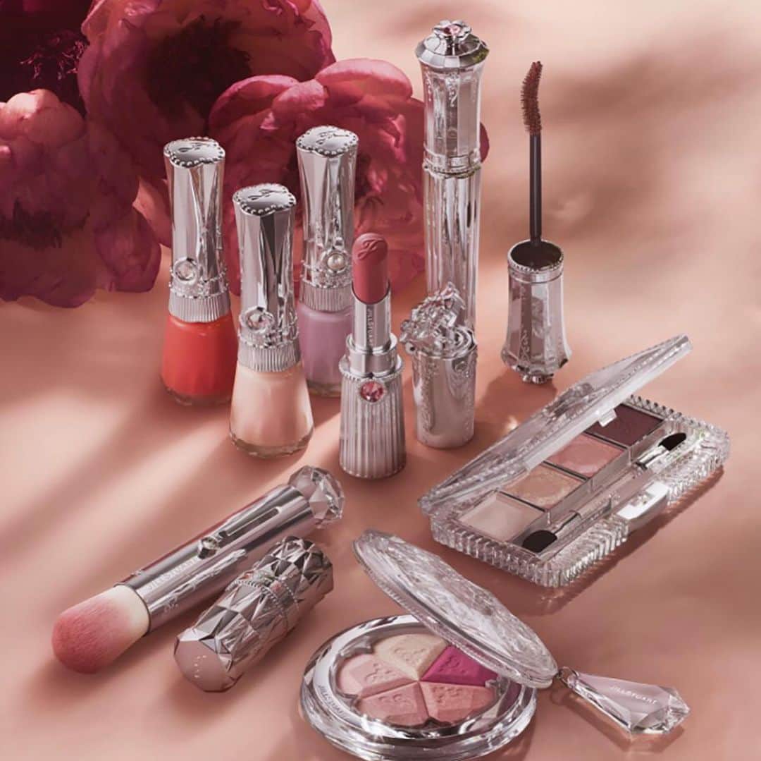 Jill Stuart Cosmetics Japanさんのインスタグラム写真 - (Jill Stuart Cosmetics JapanInstagram)「Brilliant Bloom by Jill Stuart Japan . The most beautiful, splendid flower in the world.Each petal is given color by gemstones of different hues,for one very special flower with transience and strengthhidden inside. This spring, JILL STUART brings cheeks colorsthat harbor the beauty of that single blossom,with limitless combinations and ways to use them.It is blush that is a source of new inspiration. Layering colors by stroking petals one-by-onecreates not only pure tones and translucence,but also highlight colors that draw out radiance from inside. Cheeks filled with such elation and joyawaken the allure that lies hidden inside of you.Bloom even more beautifully. . . #jualjillstuart#jualjillstuartmakeup#jualkuasmakeup#tokobatam#batamtoko#muabatam#batamolshop#olshopbatam#batam#tokokosmetik#jualbrush#jualsigma#jualan#jualanku#jualsephora#jualchanel#jualladuree#jualkosmetikbatam#jualeyeliner#jualmascara#juallipstick#jualmurah#jualankaka#makeupartistbatam#jualmakeup#jualkosmetikori#jualetude#jualladureekosmetik#jualkosmetikjepang#jillstuart」8月13日 5時31分 - jillstuart.beauty