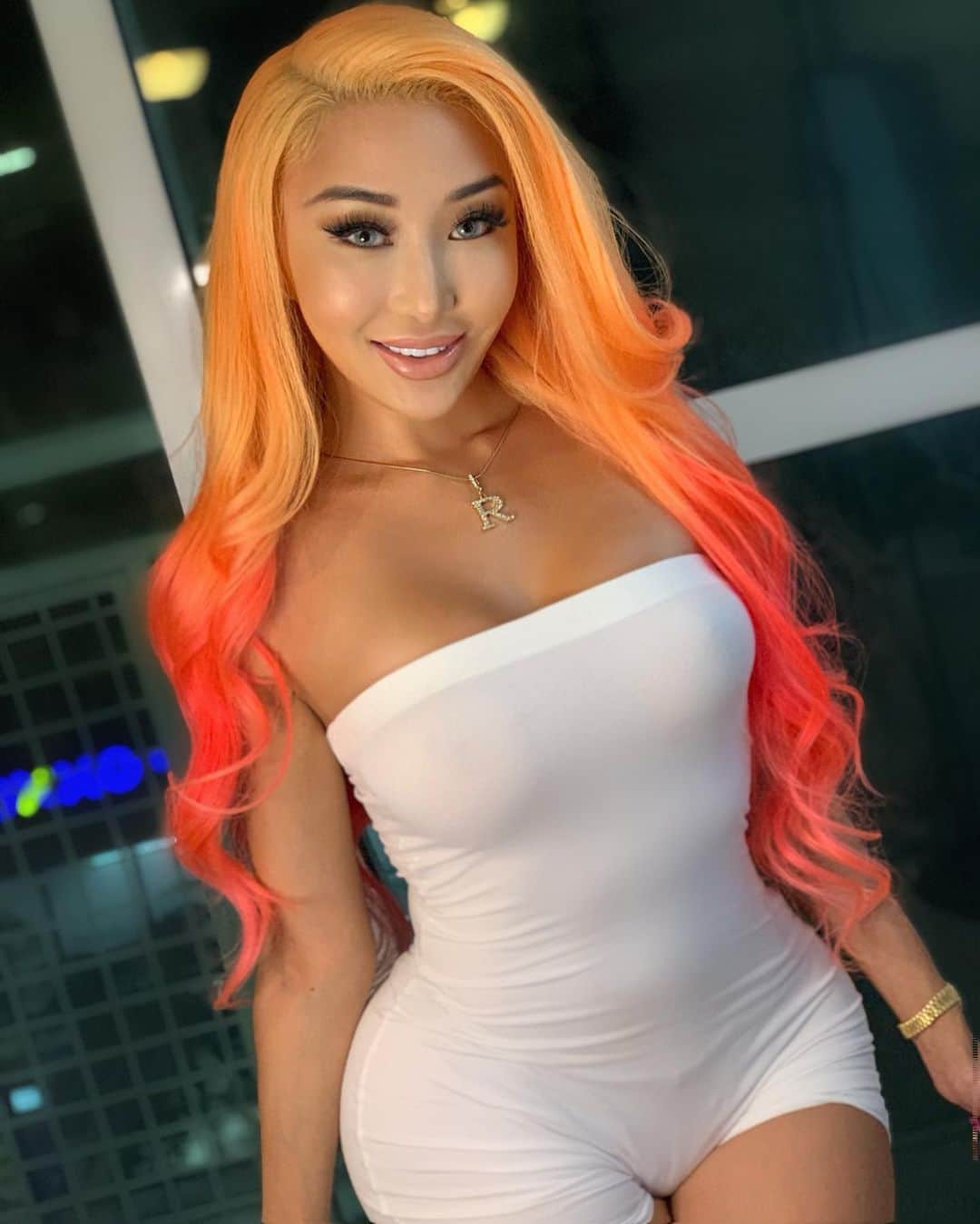 Reinaのインスタグラム：「I’m now accepting all the compliments 😌Today Only 🧡💛JK Hair by 🐐 @ashley.akemi」