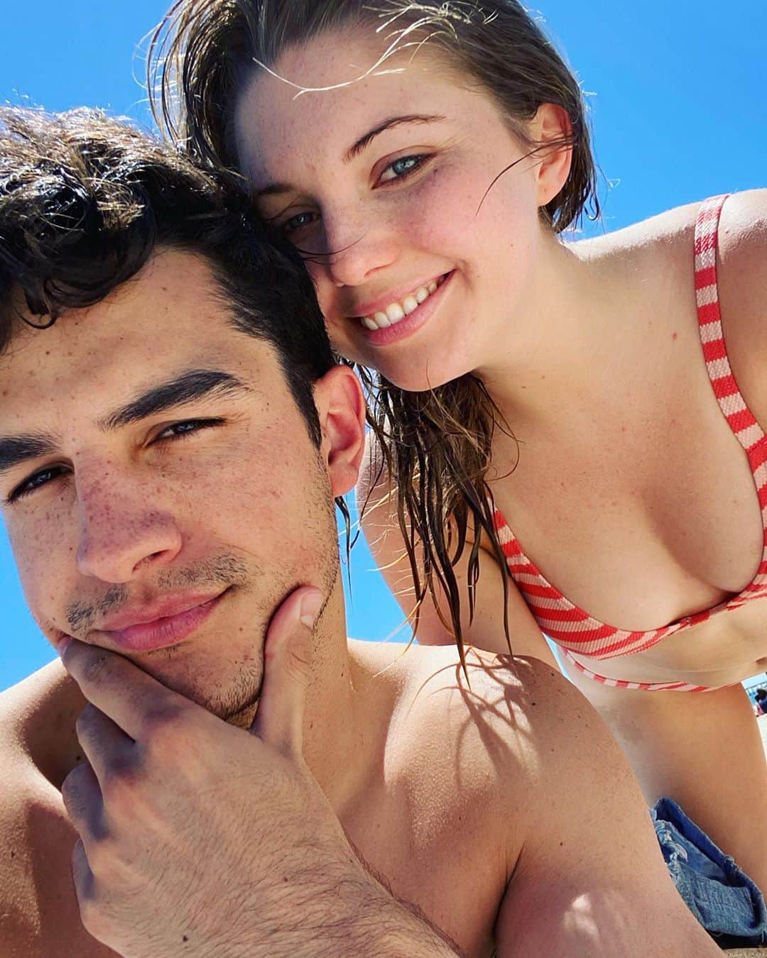 サミー・ハンラティのインスタグラム：「“One day you’re going to meet someone and they are going to make you realize that there was never anything wrong with you”. I love you @ccdeanda ❤️」