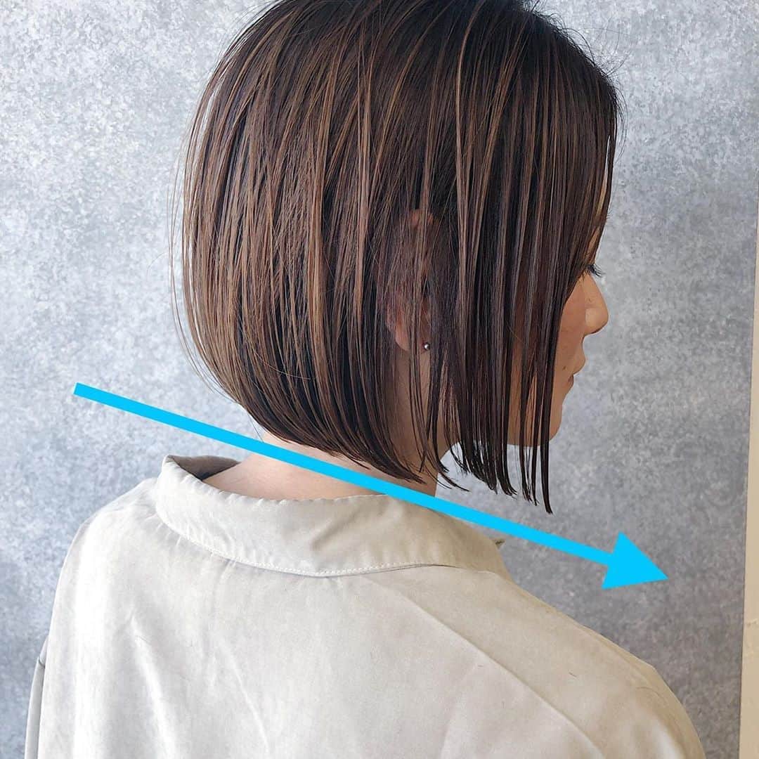 本田重人さんのインスタグラム写真 - (本田重人Instagram)「保存数4000以上の人気ヘアカタです😊 参考にしてカウンセリングにお役立てください😊🤗 おはよう御座います❗️ 当日のご予約もお待ちしてます😊  カラーリングもその時の気分に合わせた良い色をご提案致します😊 カットではまるみと毛束感、扱いやすさがさらに上がります😊  再現性も大事にカットしてます👉  保存してカウンセリングにお役立てください😊  シンプルなカットですが毛量調整がかなり重要。 乾かすだけでまとまる、オイルをつけるだけで柔らかな毛束感に。  重めに見えないシルエット😊  透け感のある毛束がポイント👉  【ナチュラルストレートパーマ】で乾かすのも楽にさらさらな髪質に😊 なるべくシンプルに、けど拘りのあるストレートは柔らかく、さらさらになります！ ショート、ボブをより扱いやすいようにと考え抜いて進化させたストレートパーマ。 是非お試しを😊  　  【料金表】 カット¥6600 独自のカット法で写真の様な仕上がりに  カット＋カラー¥14300 透明感抜群のダメージレスカラー  カット＋パーマ（デジも）¥17300 髪質に合わせた選定による柔らかなパーマ  カット＋縮毛矯正¥19800 今までにない仕上がりを実感するナチュラルストレート  カット＋カラー＋縮毛矯正¥27500 同時施術でもダメージを感じさせないフルコース  トリートメント3step¥2200.5step¥4400 カラー、パーマ、縮毛矯正には併用がオススメ  ハイライト¥4400〜 より立体感のあるおしゃれなカラーに 　　　　　  #銀座ストレートパーマ #ストレートボブ  #ショート縮毛矯正 #ボブ縮毛矯正 #ショートヘア #ショートヘアー #ボブヘア #カット解説#小顔矯正 #黒髪ボブ #地毛風ストレート  #ストレートパーマ #縮毛矯正  #銀座ストレート #コスメストレート  #本田重人 #前下がりボブ #大人ボブ#結べるボブ　#ロブ　#銀座ボブ　#銀座カット　#ミニボブ　#ボブ銀座　#長めボブ  #ボブ東京 #ショートボブ　#縮毛矯正銀座 #ボブ銀座 #ショート銀座　#縮毛矯正東京」8月13日 11時11分 - shigeto_honda