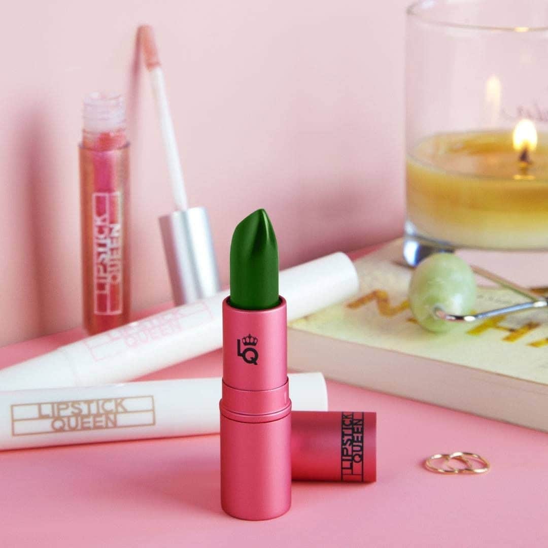 Wal-Mart Stores, Incのインスタグラム：「With products designed to exfoliate, nourish, and amplify your lips, Lipstick Queen has something for every 👄. Try their innovative Frog Prince lipstick that reacts with your body heat to create a custom pink color that’s perfect for you! #WalmartBeauty #HereForEveryBeauty」