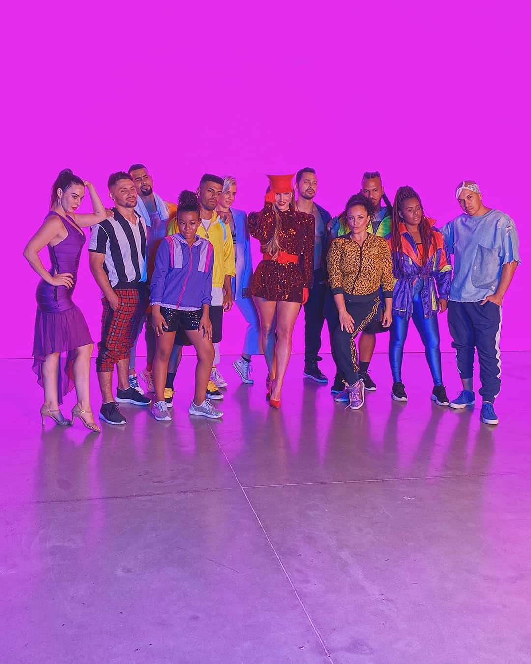 Claudia Leitteさんのインスタグラム写真 - (Claudia LeitteInstagram)「Acredite! Eu ainda estava com a cesária do parto de Bela cicatrizando quando tive que dar uma baita “rebolada bruta” pra gravar esse clipe 🥵🤣 Mas mesmo com certo desconforto eu estava me sentindo tão feminina e caliente... uiii! Dá pra perceber? Ps.: comente “siiiim” concordando ou não 🤣🤣🤣 Vai lá curtir “Rebolada Bruta”, parceria linda com @mczaac, bb! (Link na bio)」8月13日 6時09分 - claudialeitte