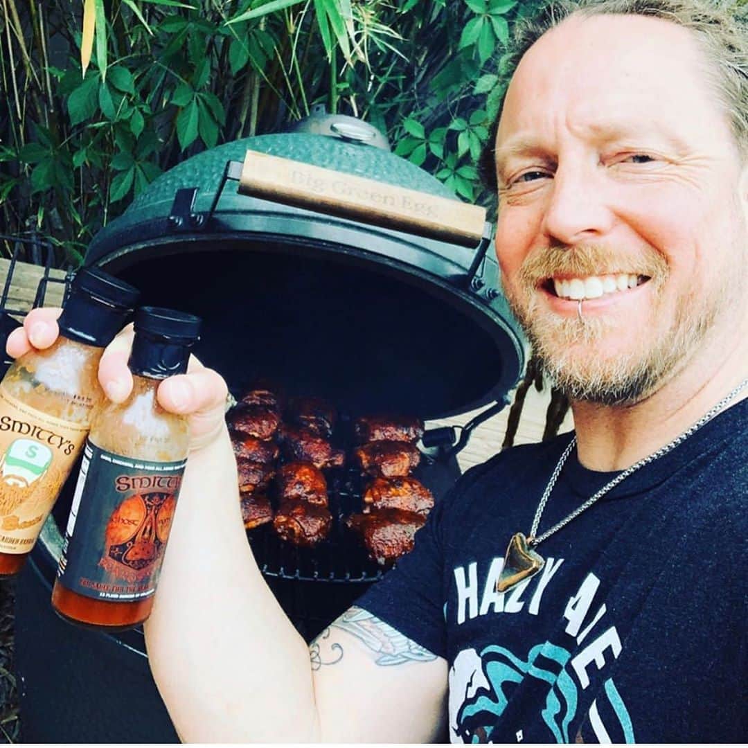 Shinedownさんのインスタグラム写真 - (ShinedownInstagram)「@bkerchofficial is crushing the grill game this summer! 🔥 We’ve got competition style chicken thighs, homemade teal colored gluten free buns, juicy burgers, and riiibbbsss on deck. What’s the main act on your menu this week?!! 🍽  #shinedown #whatsupwednesday #campaignagainstnegativity #athomewithshinedown #summergrillingseason #grillingandchilling #eatclean」8月13日 6時20分 - shinedown