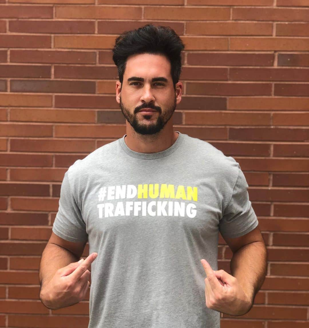 ジョッシュ・マレーのインスタグラム：「My Birthday Wish 🙏🏼#EndHumanTrafficking」