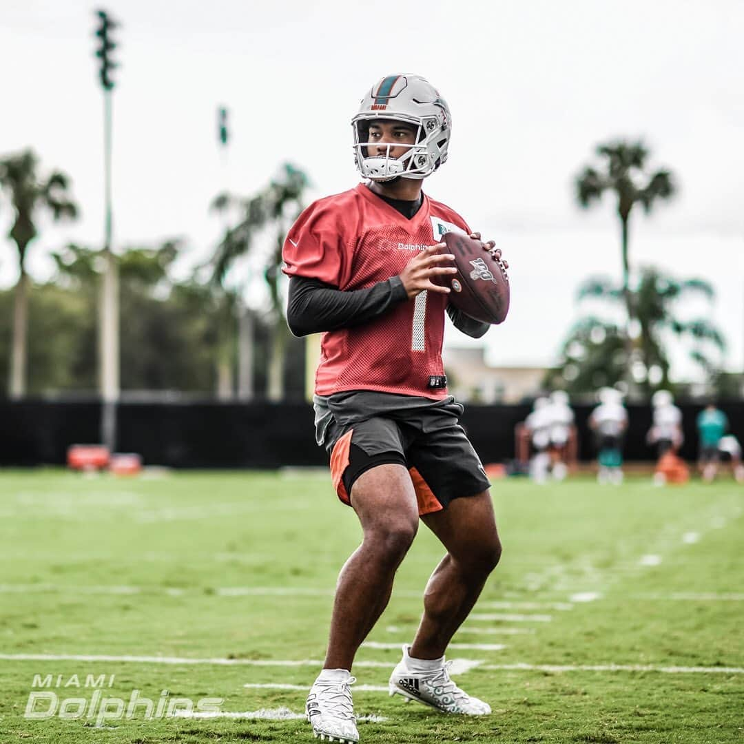 マイアミ・ドルフィンズさんのインスタグラム写真 - (マイアミ・ドルフィンズInstagram)「Wednesday Work」8月13日 6時41分 - miamidolphins