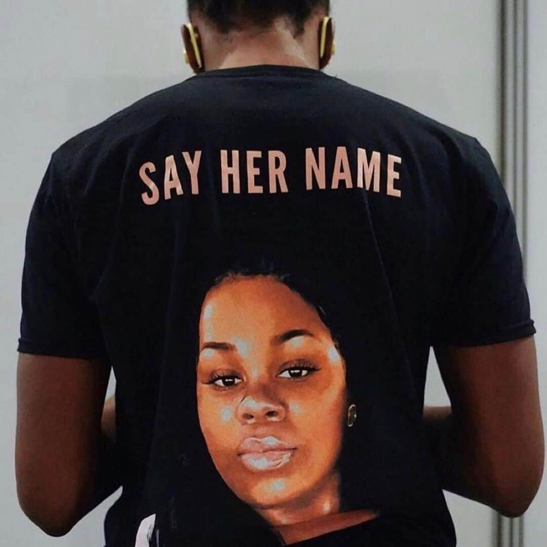 ヒル・ハーパーさんのインスタグラム写真 - (ヒル・ハーパーInstagram)「More than 26 billboards across Louisville, KY, to demand justice for #BreonnaTaylor. NBA players use media availability to steer conversation toward Breonna Taylor, social justice and like this, many initiatives across the nation.   Breonna Taylor, a 26-year-old EMT, was shot and killed by police in her home in Louisville, KY, on March 13. None of the officers involved have been charged with a crime. Officer Brett Hankinson was fired, while officers Jon Mattingly and Myles Crosgrove were placed on administrative leave.  It’s been more than 150 days without justice.  To get involved: link in bio  art @takeakneetakeastand   #breonnataylor #sayhername #breonnataylorwasmurdered #justiceforbreonna #blm #blacklivesmatter #takeactions #takeastand #takeaknee #standup #justiceforbreonnataylor #oprah #oprahmagazine #breonnataylorslifematters」8月13日 6時44分 - hillharper