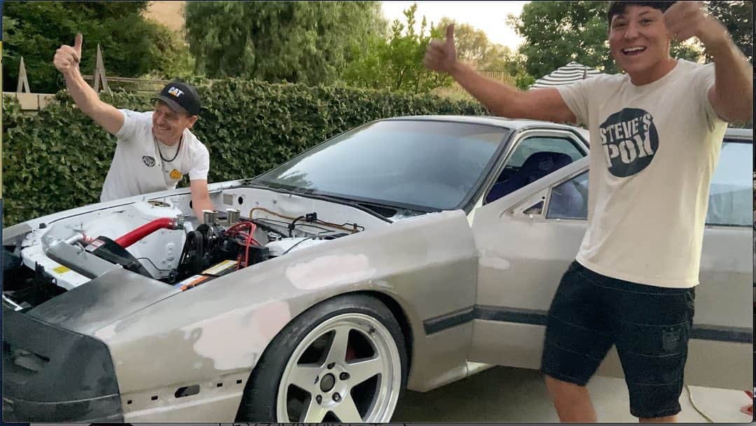 スティーブのインスタグラム：「YES Mom, We are shooting huge flames now!! Check out the latest RX-7 project video on StevesPOV. バックファイヤが凄すぎ！ #rx7 #initiald #rotary #stevespov」